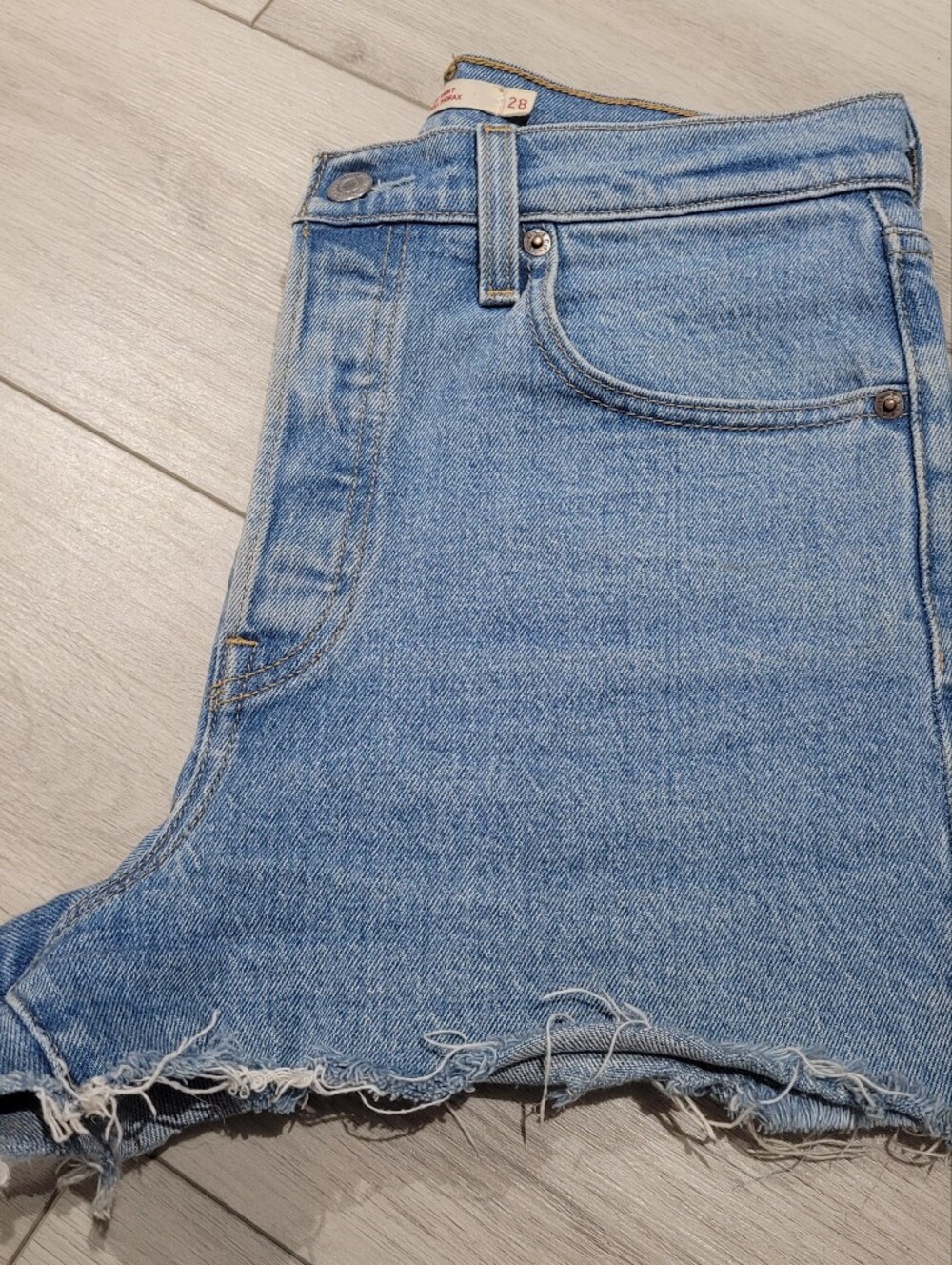 Levi's Women's Light Wash Denim High Waist Ribcage Short 28 Blue Raw Hem